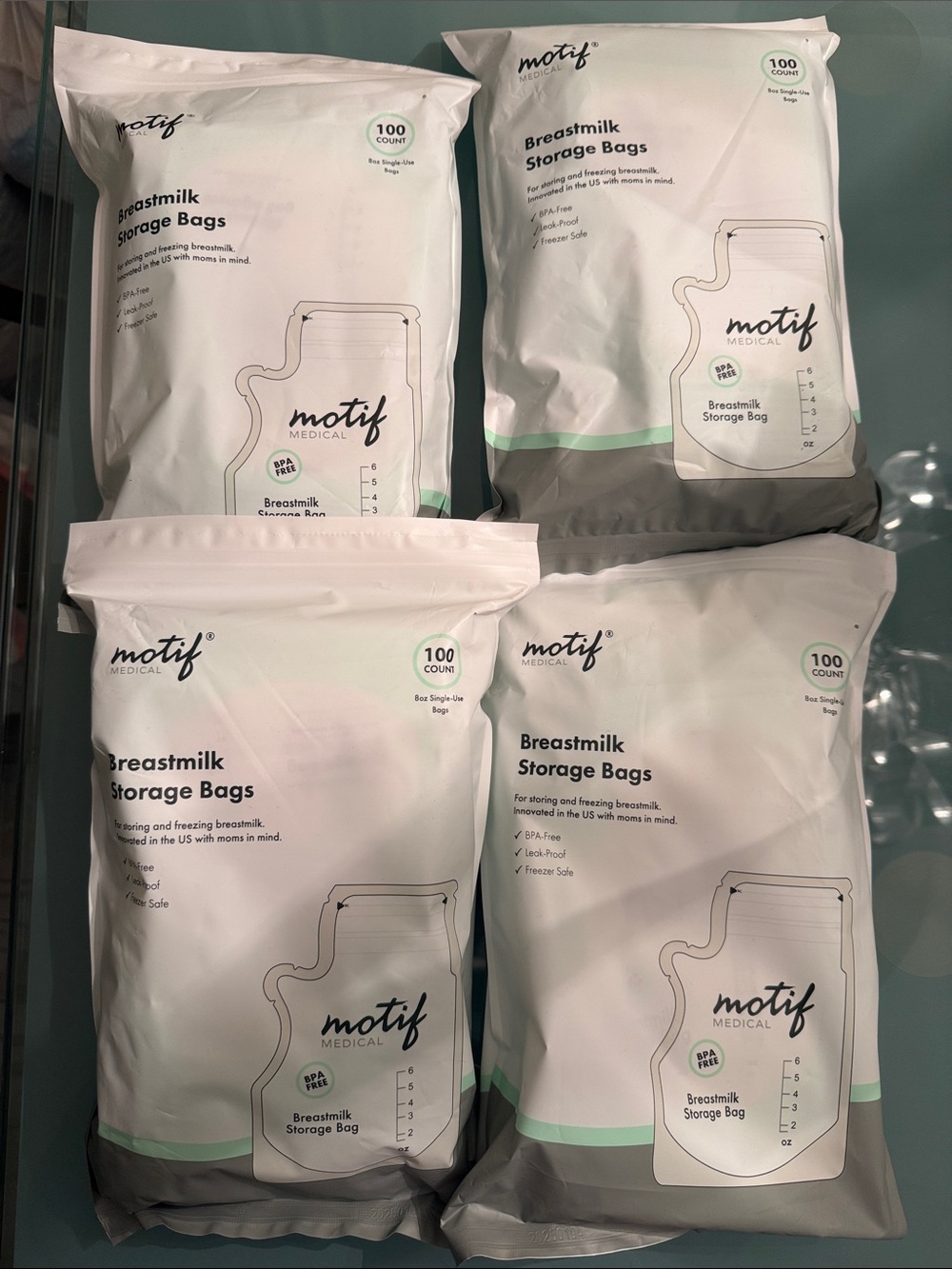Motif Medical Breastmilk Storage Bags - White with Mint Accents (4 Packs)